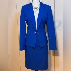 Tahari- Arthur S Levine Beautiful Royal Blue Ladies Suit For Spring Events